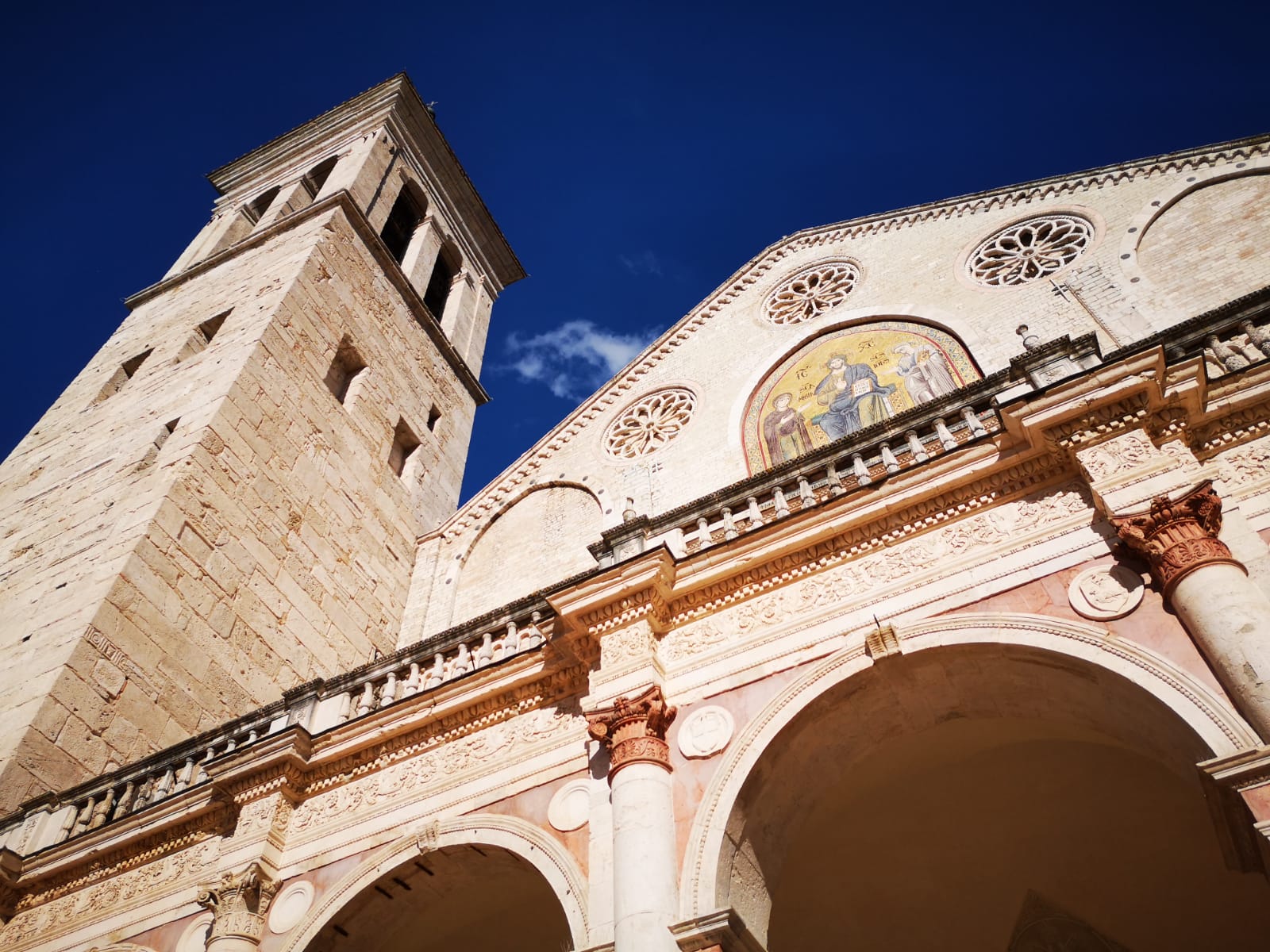 www.exploring-umbria.com